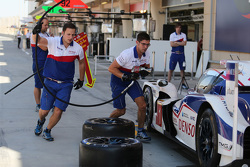 #1 Toyota Racing Toyota TS040 Hybrid: Sébastien Buemi, Anthony Davidson, Kazuki Nakajima