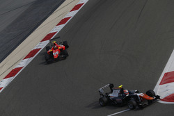 Luca Ghiotto, Trident leads Emil Bernstorff, Arden International