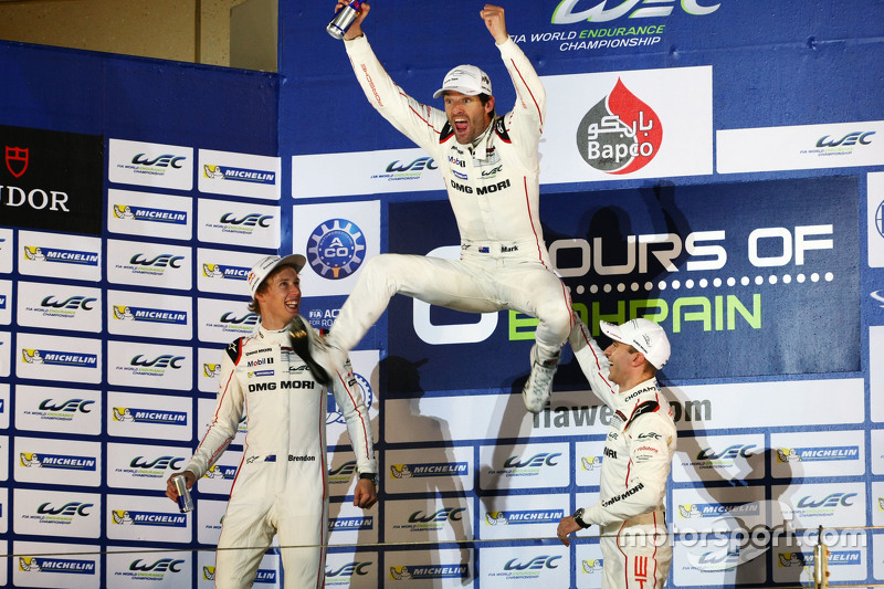 2015 kampioenen Mark Webber, Brendon Hartley, Timo Bernhard, Porsche Team