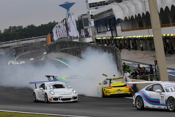Acidente na primeira volta - Porsche 300