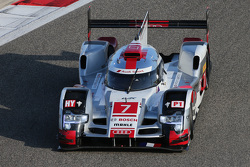 #7 奥迪乔斯特车队 奥迪R18 e-tron quattro:马塞尔·法斯勒、安德烈·洛特勒、博努瓦·特鲁耶