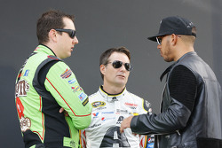 Kyle Busch, Joe Gibbs Racing Toyota, Jeff Gordon, Hendrick Motorsports Chevrolet y Lewis Hamilton, M