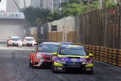 Rob Huff, Honda Civic TCR, West Coast Racing; Jordi Gene, SEAT Leon, Team Craft-Bamboo LUKOIL