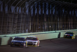 Jimmie Johnson, Hendrick Motorsports Chevrolet, Kevin Harvick, Stewart-Haas Racing Chevrolet