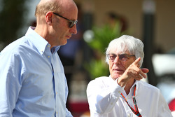 Donald Mackenzie, CVC Capital Partners, mit Bernie Ecclestone