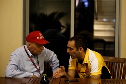 Niki Lauda, Mercedes, mit Cyril Abiteboul, Renault Sport F1