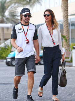Fernando Alonso, McLaren, mit Freundin Lara Alvarez