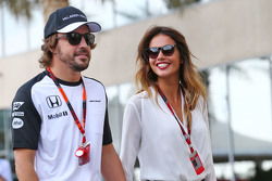 Фернандо Алонсо, McLaren со своей девушкой Ларой Альварез