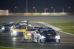 Stefano D'Aste, Chevrolet Cruze, Münnich Motorsport, davanti a Tom Coronel, Chevrolet Cruze, ROAL Mo