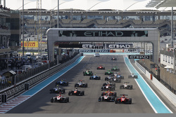 Inicio: Esteban Ocon, ART Grand Prix liera a Kevin Ceccon, Arden International y Marvin Kirchhofer,