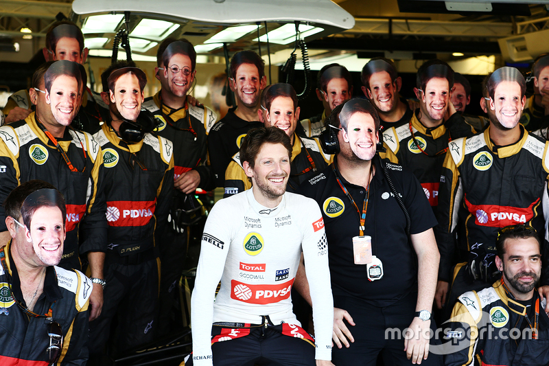 Romain Grosjean, Lotus F1 Team at a team photograph