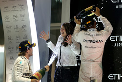 Tweede plaats Lewis Hamilton, Mercedes AMG F1 Team en race winnaar Nico Rosberg, Mercedes AMG F1 Tea