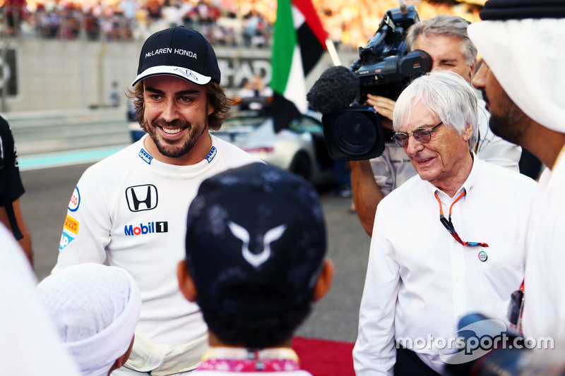 Fernando Alonso, McLaren met Bernie Ecclestone, op de grid