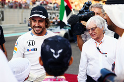 Fernando Alonso, McLaren met Bernie Ecclestone, op de grid