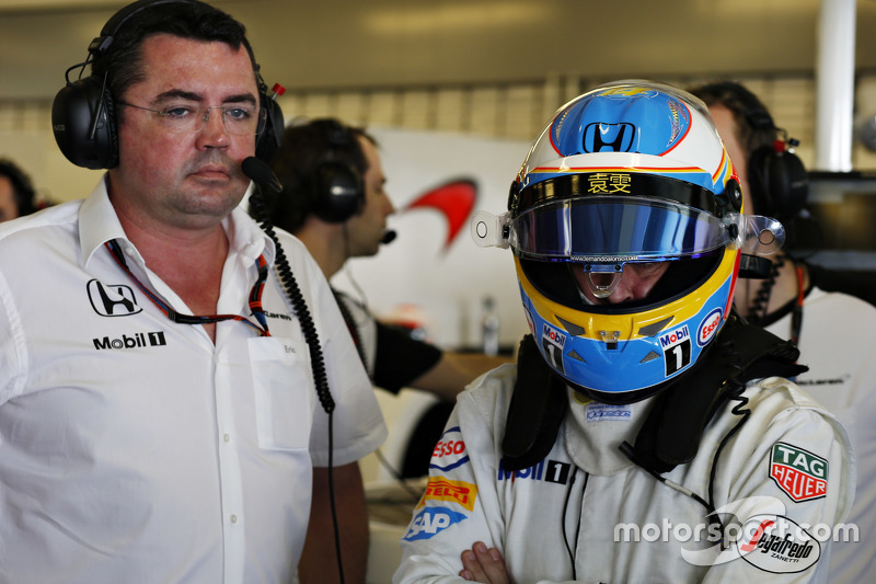 Eric Boullier en Fernando Alonso, McLaren MP4-30