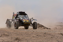 Tom Coronel in de Maxxis buggy