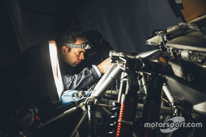 Team Peugeot Total mecánicos