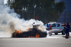 #16 Black Falcon Mercedes SLS AMG GT3: Adam Christodoulou, Oliver Webb, Patrick Assenheimer, Oliver Morley, Frank Montecalvo stoppt auf der Strecke wegen einem Feuer