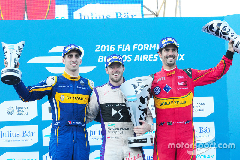 Podio: ganador Sam Bird, DS Virgin Racing Formula E Team; segundo lugar Sébastien Buemi, Renault e.Dams, y el tercer lugar Lucas di Grassi, ABT Schaeffler Audi Sport