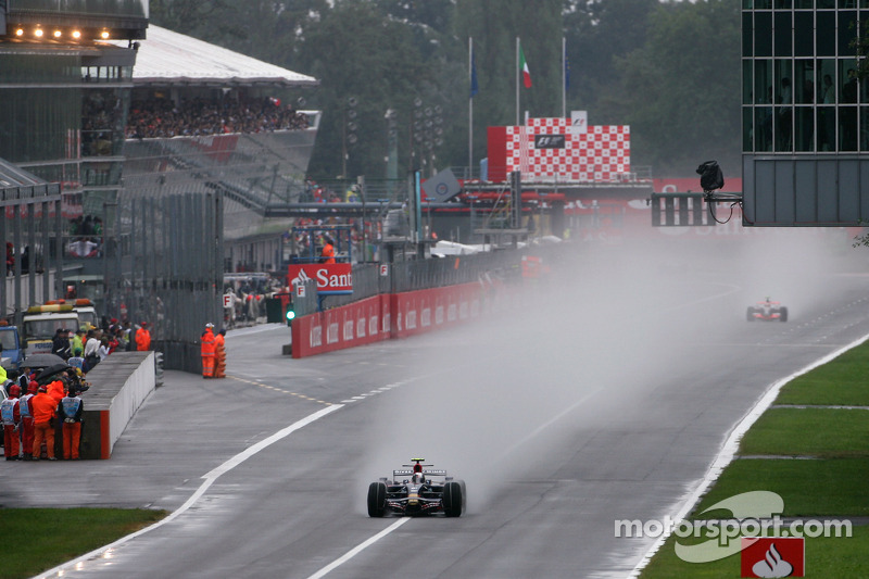 Im Regen ist Vettel eine Klasse für sich