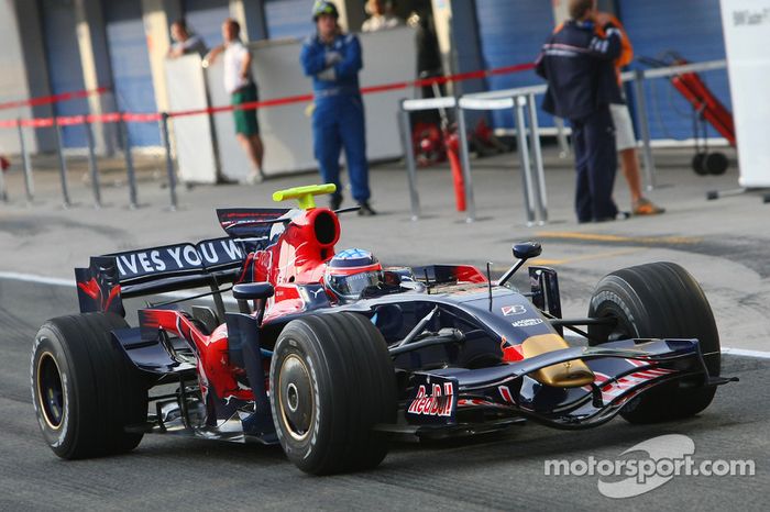 Takuma Sato prueba el STR03 de la Scuderia Toro Rosso (2008)