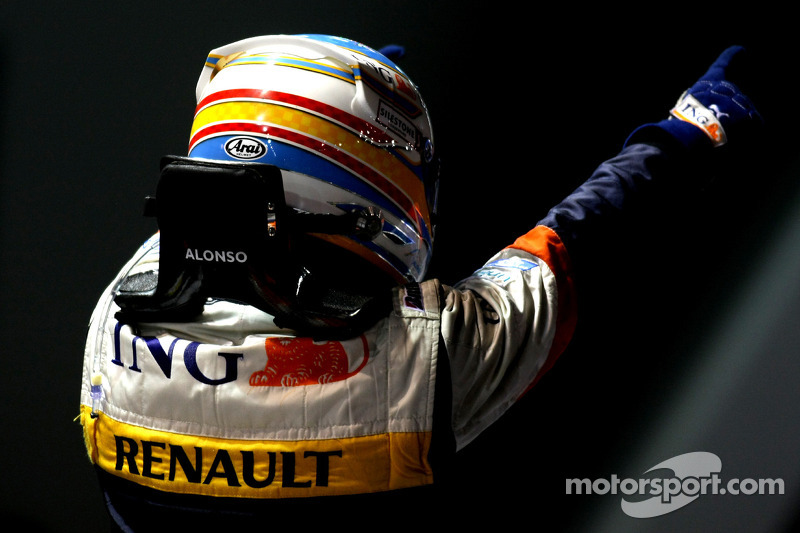 Ganador de la carrera Fernando Alonso celebra