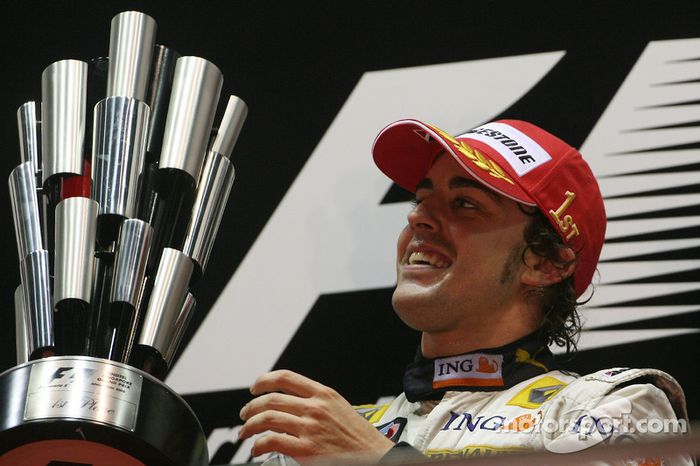 52- Fernando Alonso, 1º en el GP de Singapur 2008 con Renault
