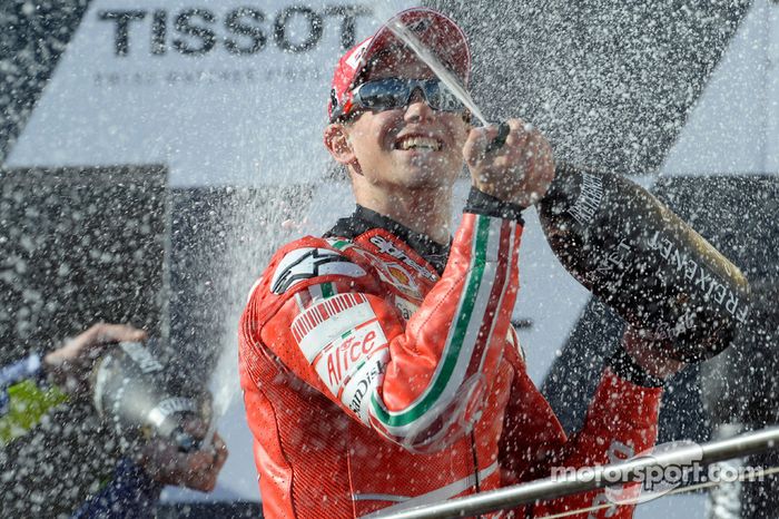 Podio: ganador de la carrera Casey Stoner