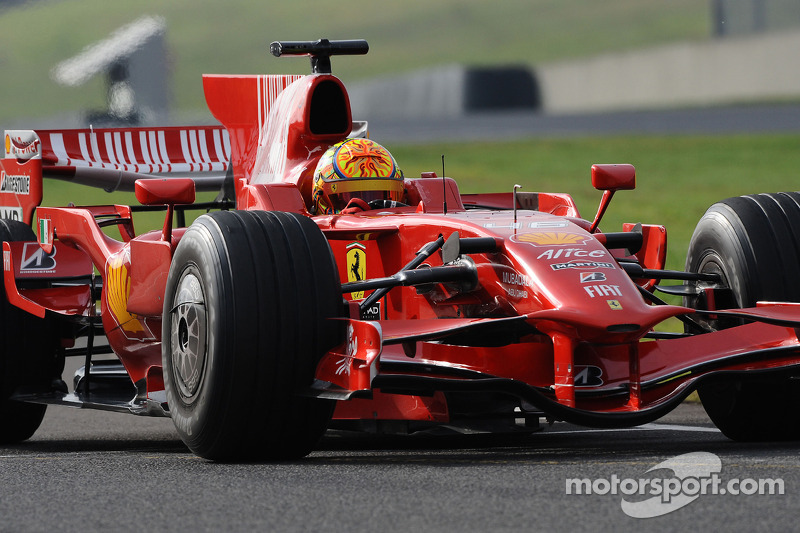 Valentino Rossi teste la Ferrari F2008