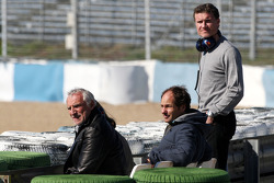Dietrich Mateschitz, propriétaire de Red Bull, Gerhard Berger et David Coulthard