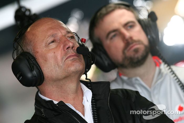 2009: Ron Dennis deja paso a Whitmarsh