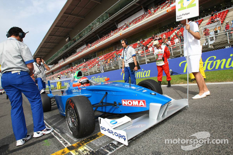 Nascido em Brasília, Felipe Nasr começou no kart e em 2008 teve sua primeira experiência em um carro monoposto, com duas provas na Fórmula BMW.