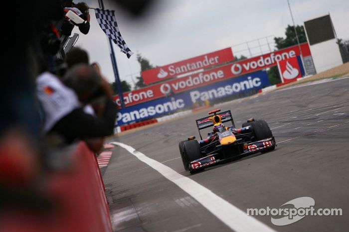 2009 - Primera victoria en la F1