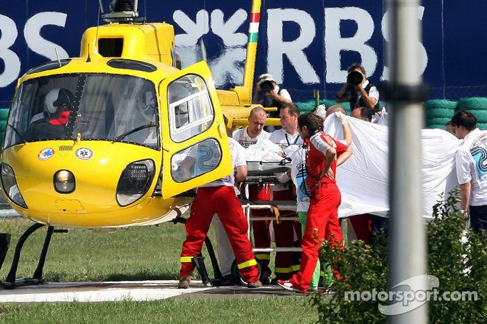 Felipe Massa is taken to hospital kaza sonrası