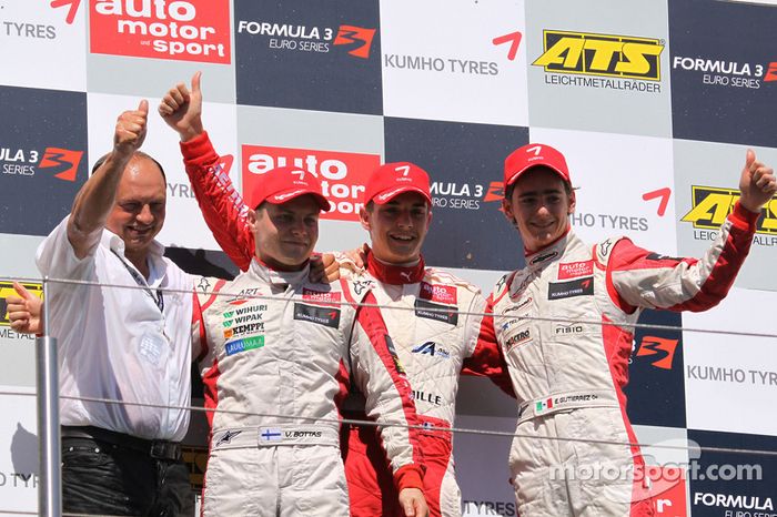 ¿Os suenan los tres pilotos del podio?