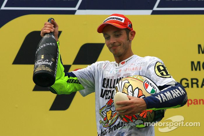 Podio: Campeón de MotoGP 2009 Valentino Rossi, Fiat Yamaha Team celebra