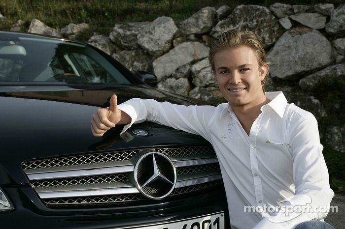 2009: Mercedes anuncia su fichaje