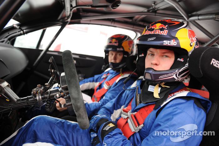 Kimi Raikkonen prueba el Citroën C4 WRC en los talleres de Citroën Satory en Versailles