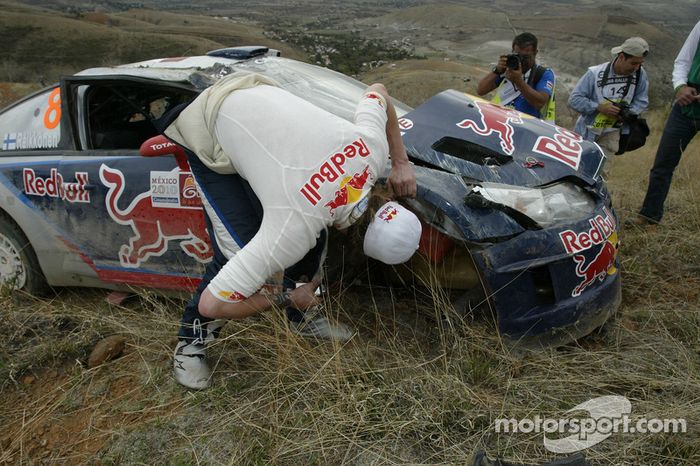 Kimi Raikkonen y Kaj Lindstrom, Citroën C4 WRC, Citroën Junior Team choca y queda fuera del rally
