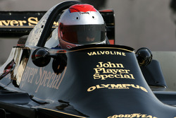 Mario Andretti, 1978 F1-wereldkampioen, bestuurt de 1978 Lotus 79