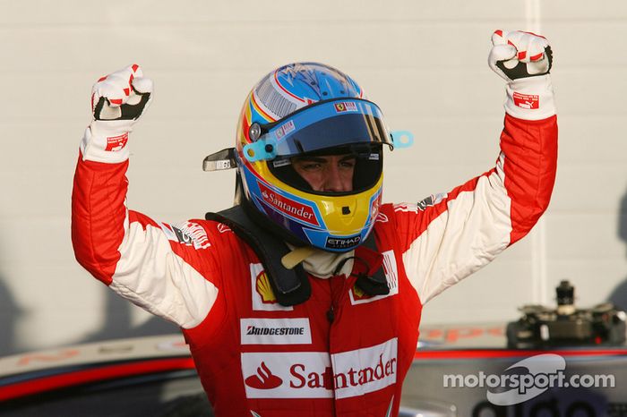 Ganador de la carrera Fernando Alonso, Scuderia Ferrari celebra
