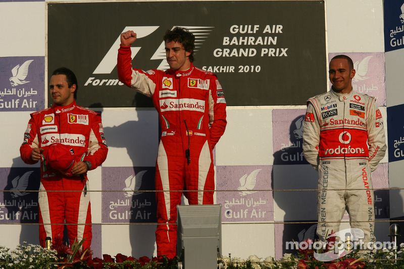 Podium: vainqueur Fernando Alonso, Scuderia Ferrari, avec le 2e  Felipe Massa, Scuderia Ferrari, et 3e Lewis Hamilton, McLaren Mercedes