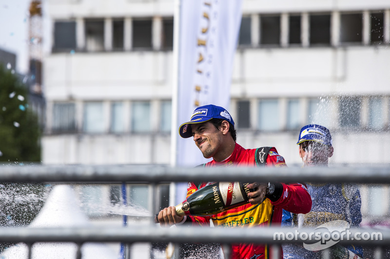 Podio: tercer lugar Lucas di Grassi, ABT Schaeffler Audi Sport celebra