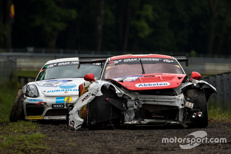 Trouble for #3 Frikadelli Racing Team, Porsche 991 GT3 R: Klaus Abbelen, Sabine Schmitz, Patrick Huisman, Norbert Siedler and #112 Care For Climate, Porsche Cayman GT4: Smudo, Tom von Löwis of Menar, Daniel Schellhaas, Axel Duffner