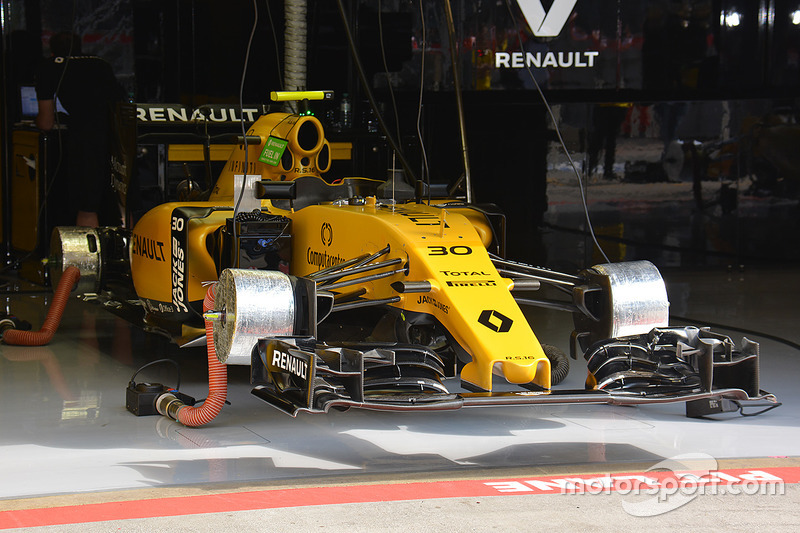 Renault Sport F1 Team front wing and front brakes