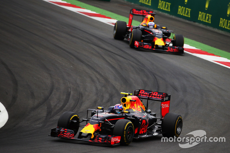 Max Verstappen, Red Bull Racing RB12 y Daniel Ricciardo, Red Bull Racing RB12
